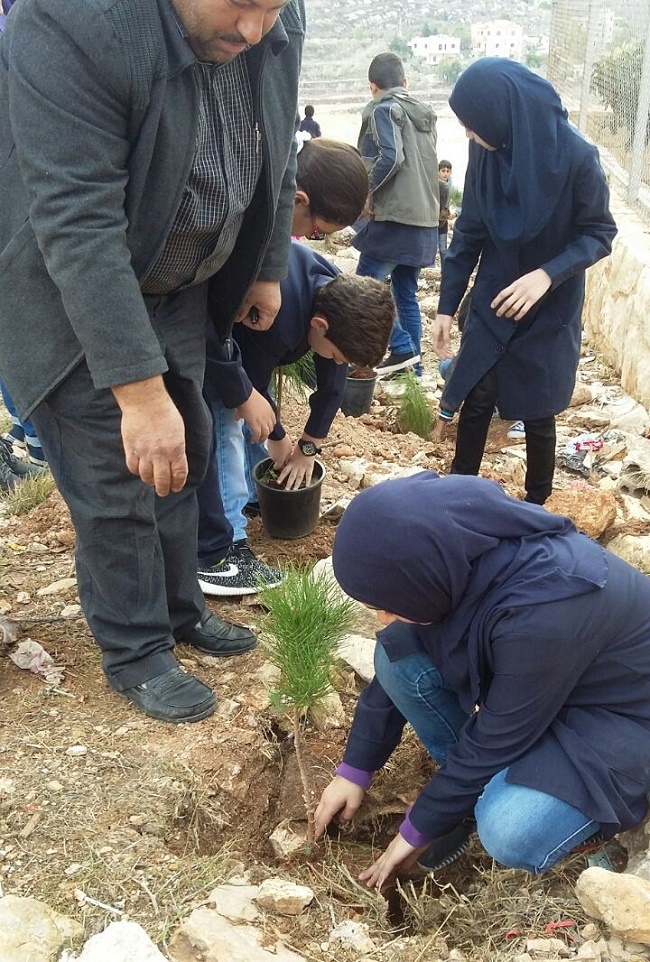 5 حملات تشجير بمشاركة 302 طالب في الجنوب 5 حملات تشجير بمشاركة 302 طالب في الجنوب